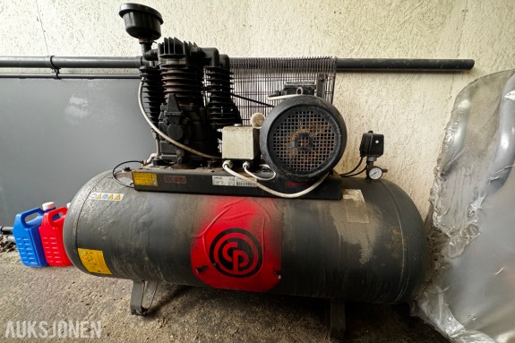 2018 Stasjonær stempelkompressor / luftkompressor med liggende trykktank CPRD 8270 NS39 FT V230 - 11 bar - 5,5 kW - 230 V