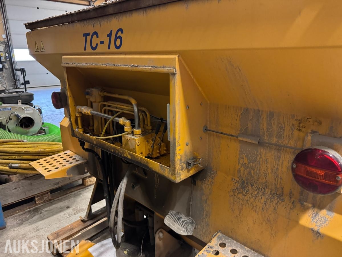 Falköping TC-16 - tallerkenspreder for traktor og hjullaster