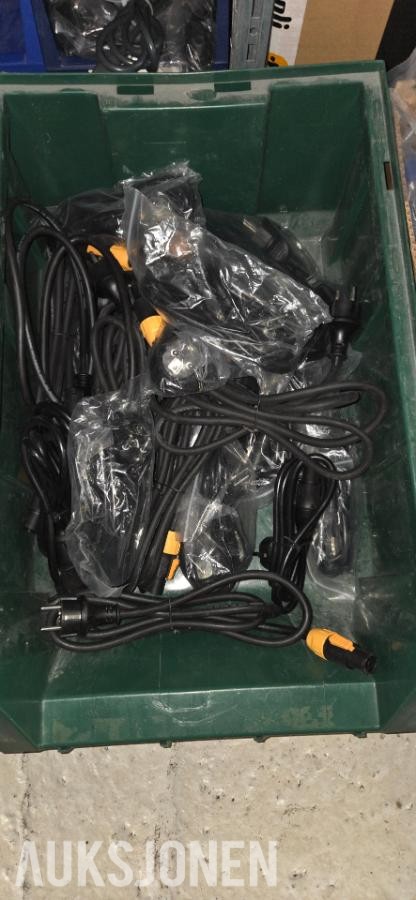 Diverse Plugg, Kabel, Rack, Installasjons matriel