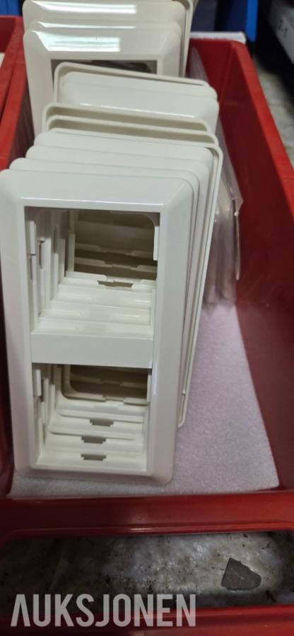 Diverse Plugg, Kabel, Rack, Installasjons matriel