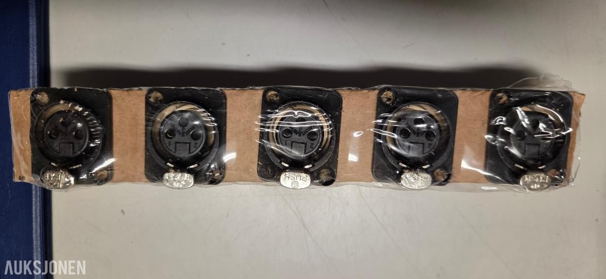 Diverse Plugg, Kabel, Rack, Installasjons matriel