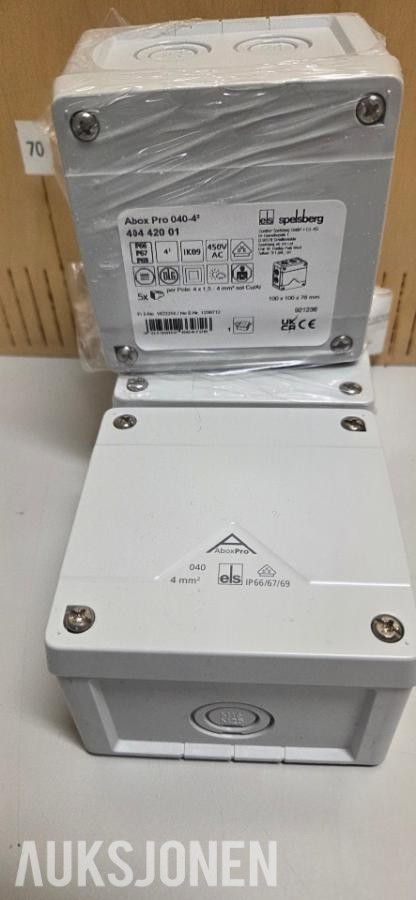 Diverse Plugg, Kabel, Rack, Installasjons matriel