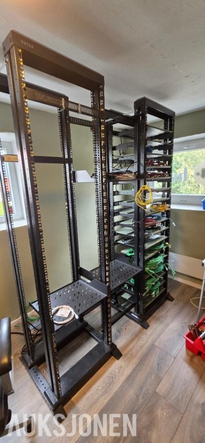 Diverse Plugg, Kabel, Rack, Installasjons matriel