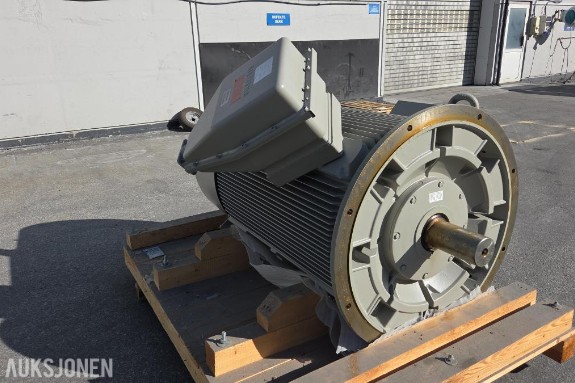 2010 Siemens 750 kW høgspenningsmotor 6 kV – Industrimotor – 2,8 tonn 1LL3 402-4HF61-Z