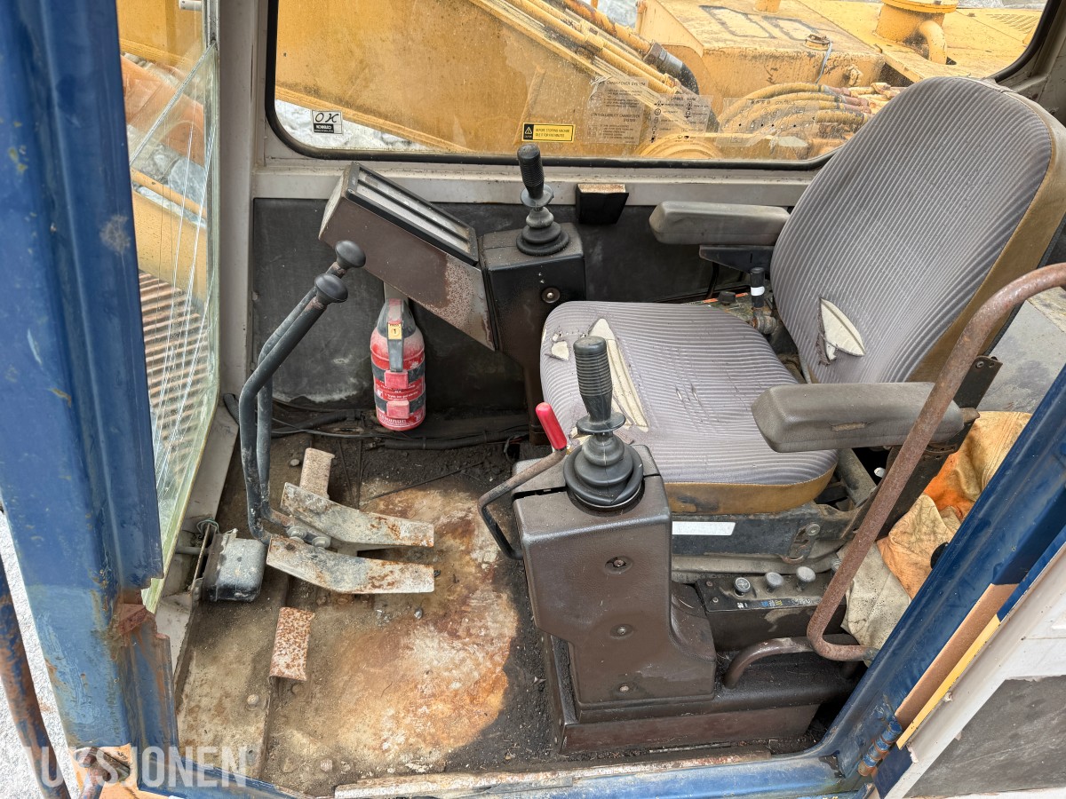 1987 Kobelco K907D - Gravemaskin + delemaskin