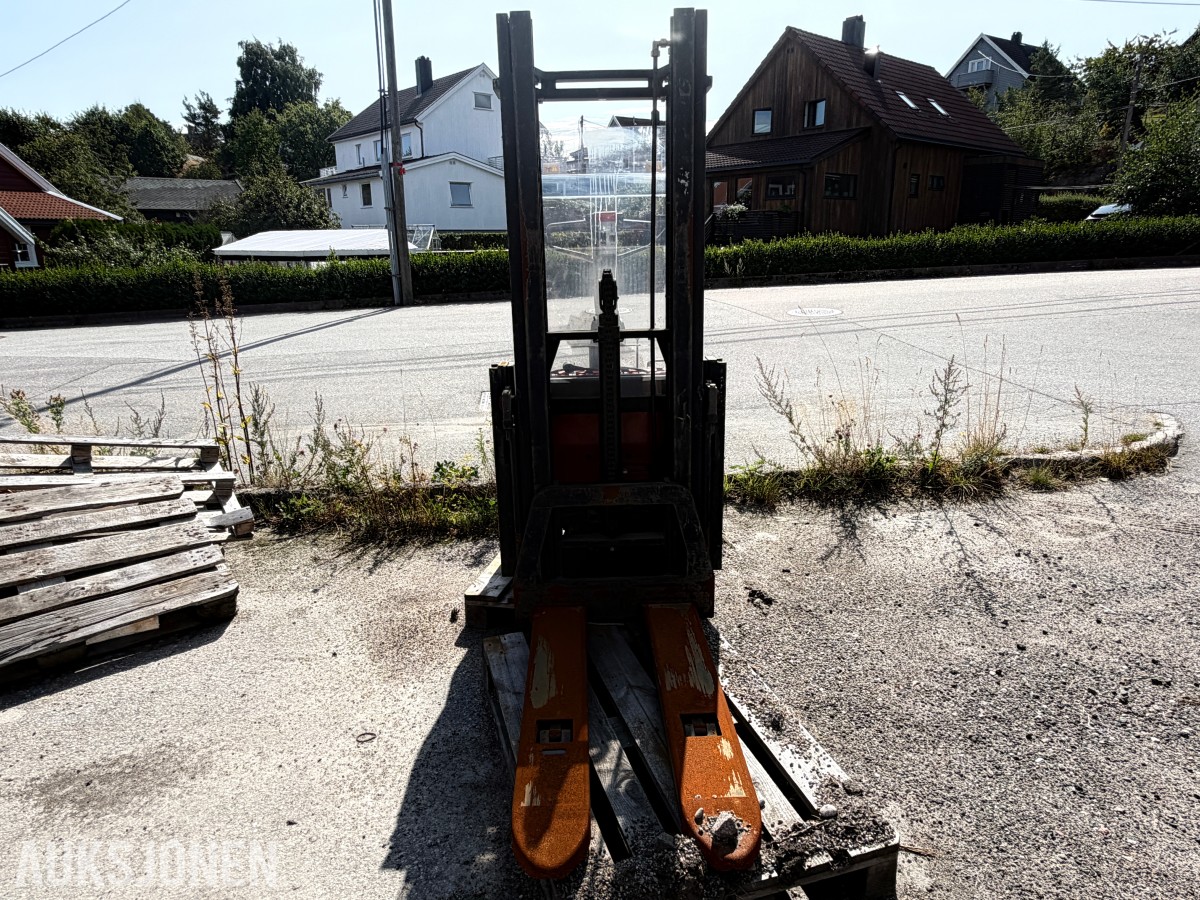 2003 BT LSF 1250/11 ELEKTRISK STABLER – 1 250 KG