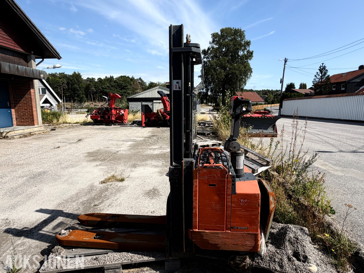 2003 BT LSF 1250/11 ELEKTRISK STABLER – 1 250 KG