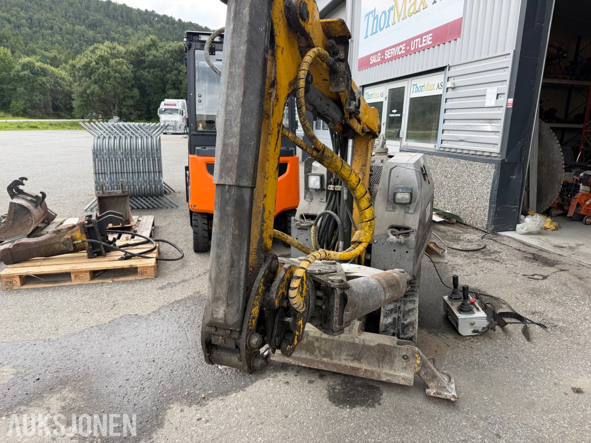 Rivningsrobot Brokk 150C med mye utstyr