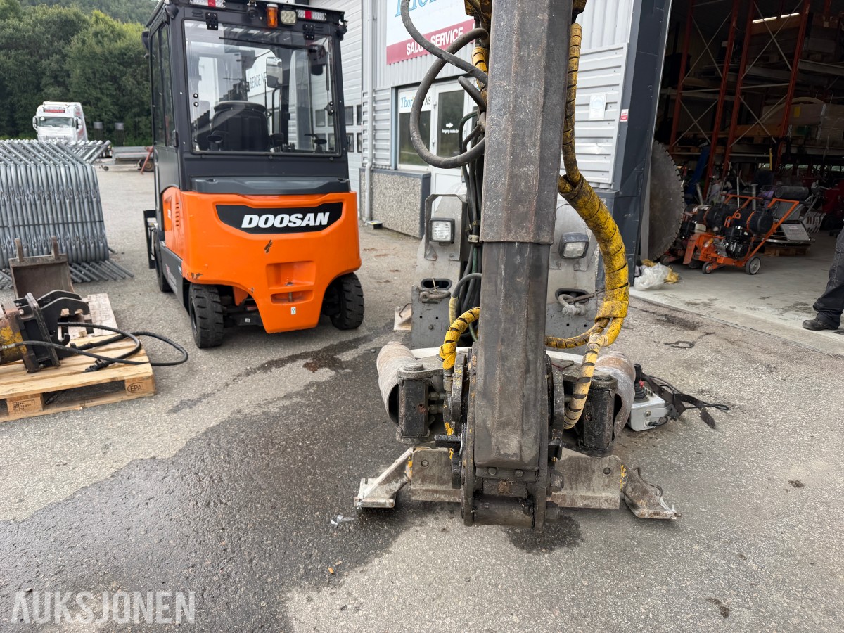 Rivningsrobot Brokk 150C med mye utstyr