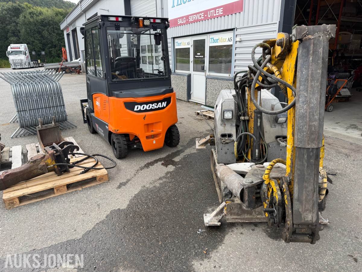 Rivningsrobot Brokk 150C med mye utstyr