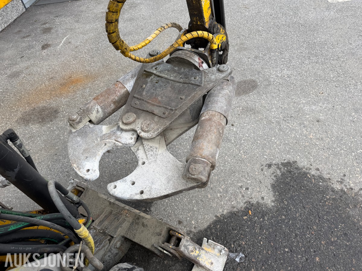 Rivningsrobot Brokk 150C med mye utstyr