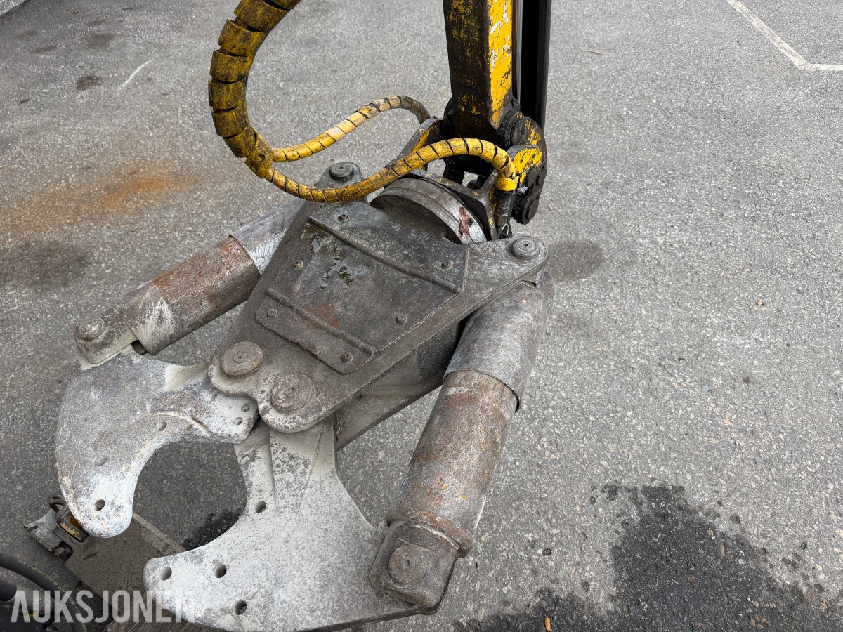 Rivningsrobot Brokk 150C med mye utstyr