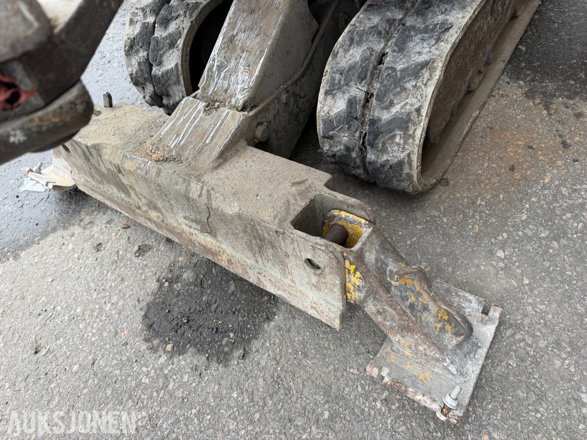 Rivningsrobot Brokk 150C med mye utstyr