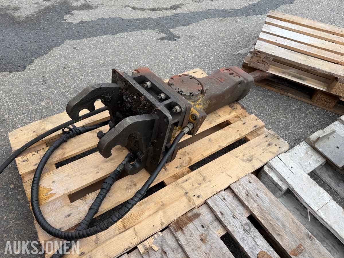 Rivningsrobot Brokk 150C med mye utstyr