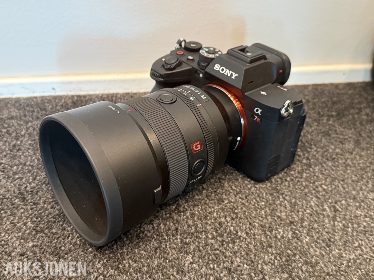 Sony α7R V kamerapakke med fire G Master-objektiver og kamerasekk