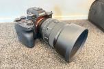 Sony α7R V kamerapakke med fire G Master-objektiver og kamerasekk