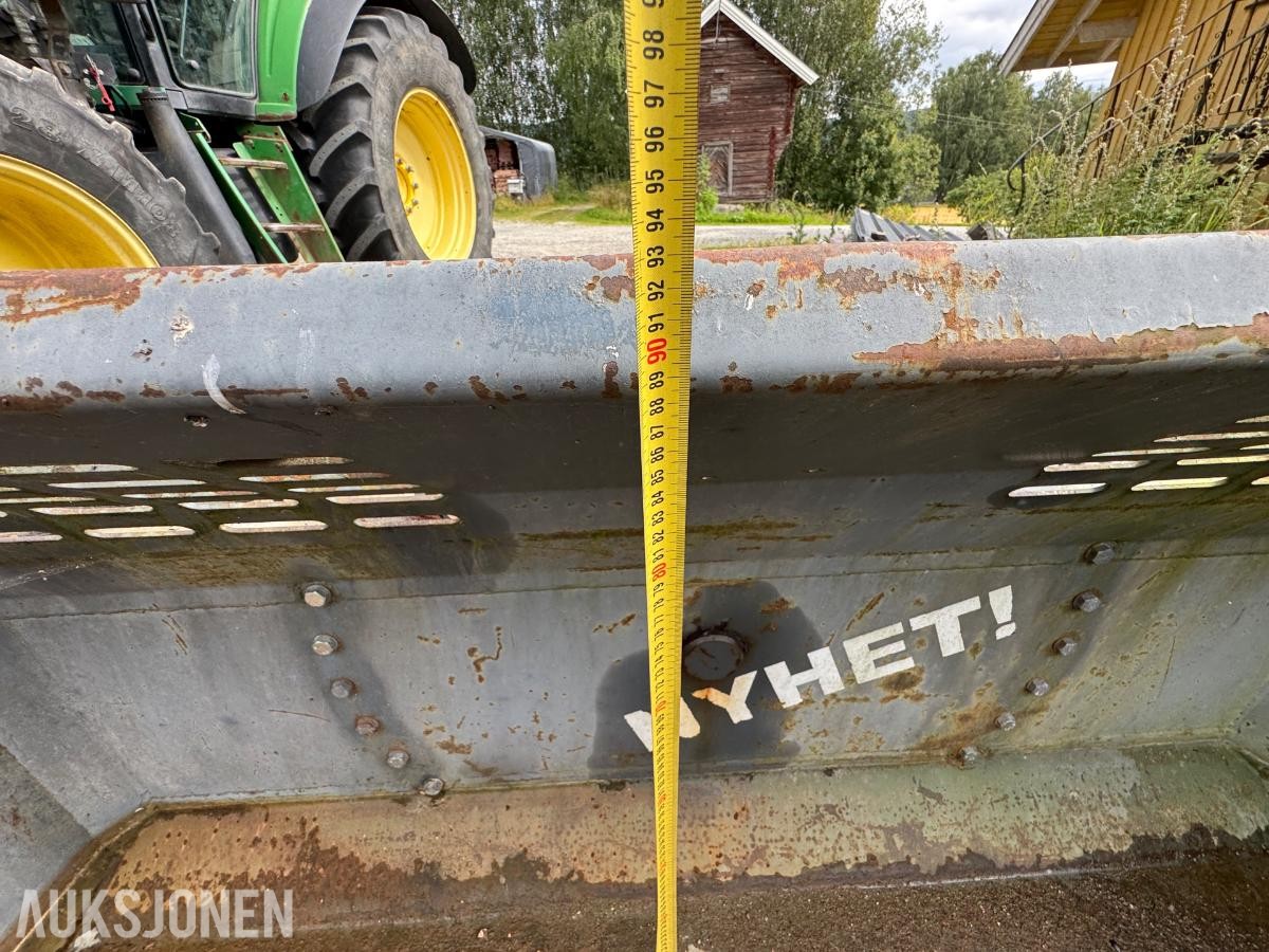 2006 Multiskopan hjullasterskuffe med hydrauliske kantvinger