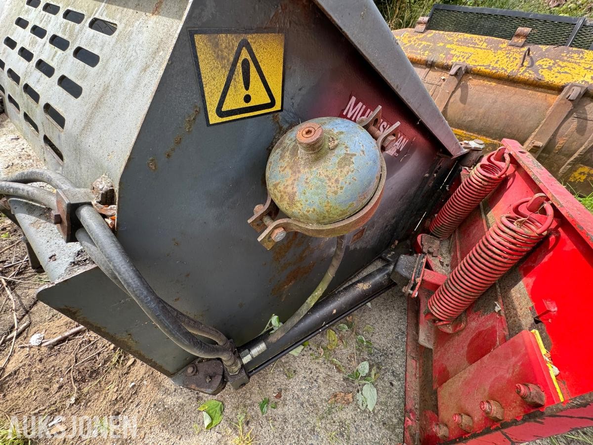 2006 Multiskopan hjullasterskuffe med hydrauliske kantvinger