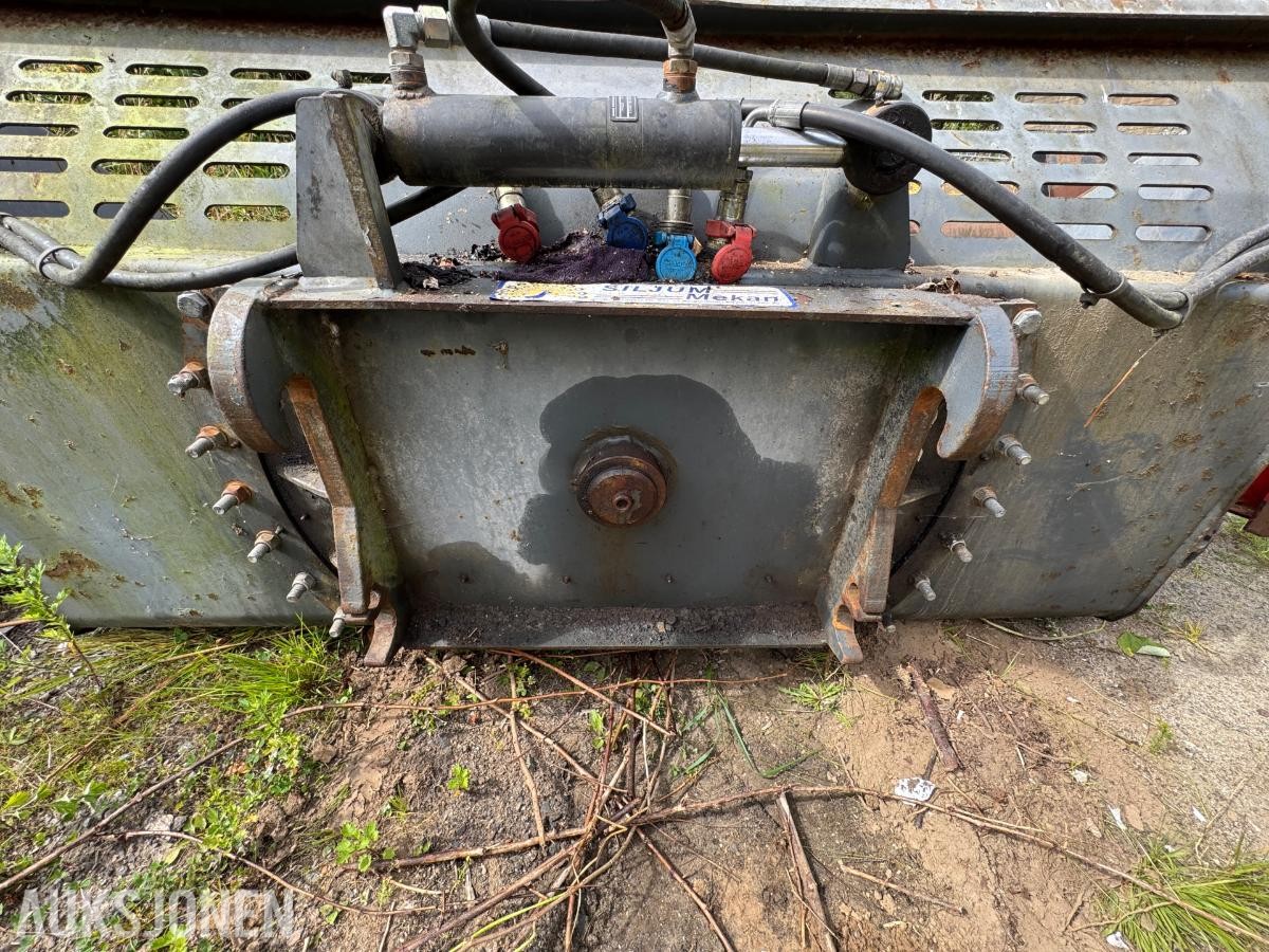 2006 Multiskopan hjullasterskuffe med hydrauliske kantvinger