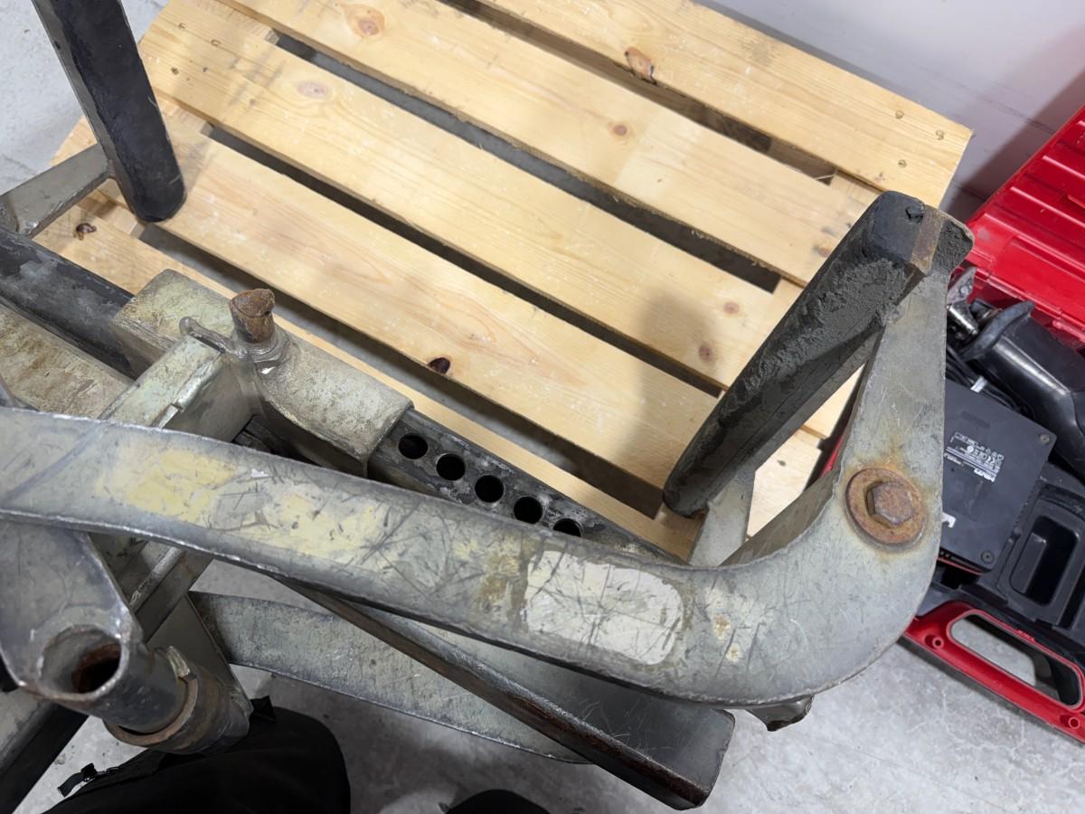 Hilti WSR 22-A bajonettsag med batteri, lader og løfteklype