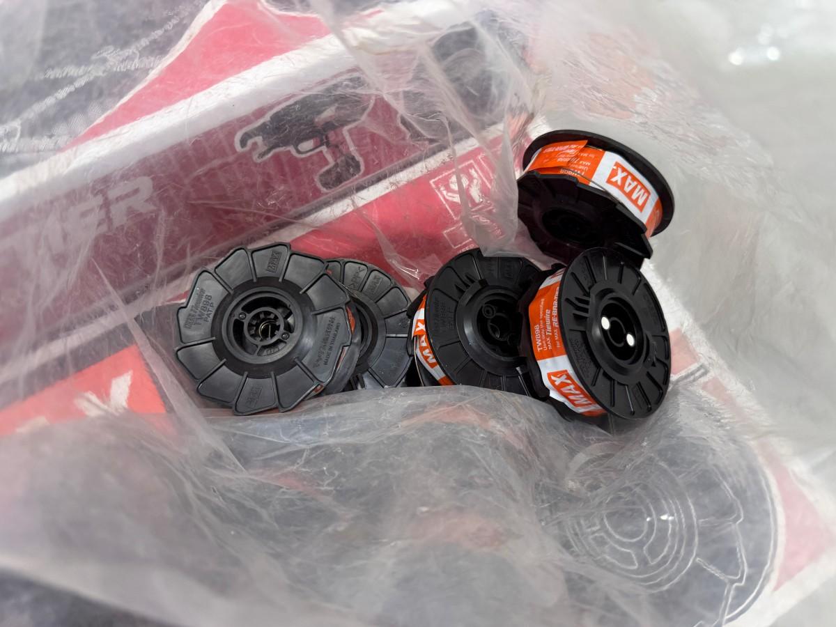 MAX TW898 bindetråd 0,8 mm – ca. 23 esker + 14 løse ruller