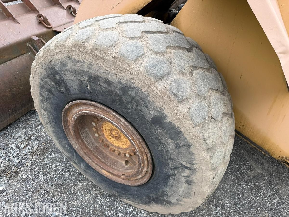 1982 TCM 870 hjullaster med skuffe