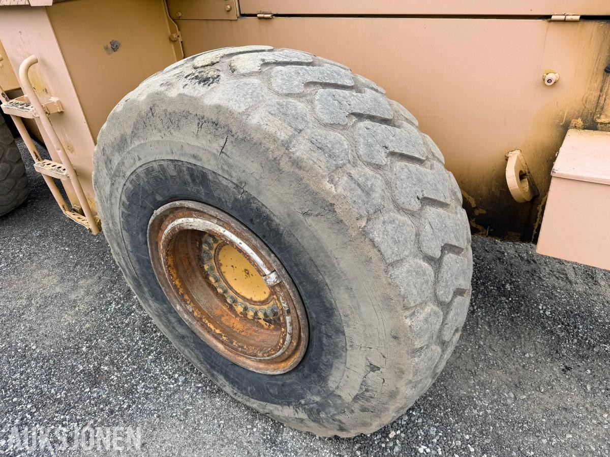 1982 TCM 870 hjullaster med skuffe