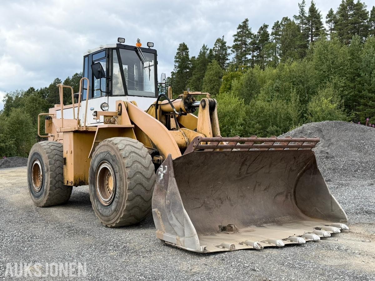 1982 TCM 870 hjullaster med skuffe