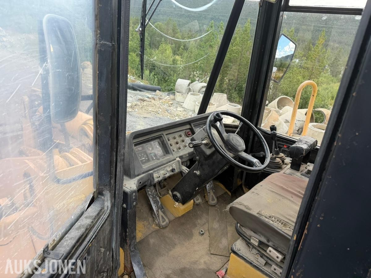 1982 TCM 870 hjullaster med skuffe