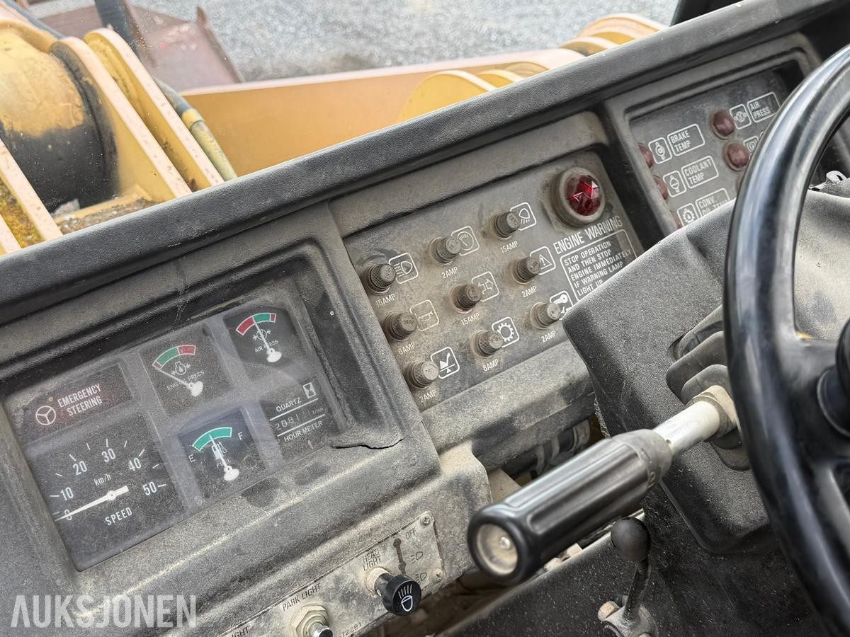 1982 TCM 870 hjullaster med skuffe