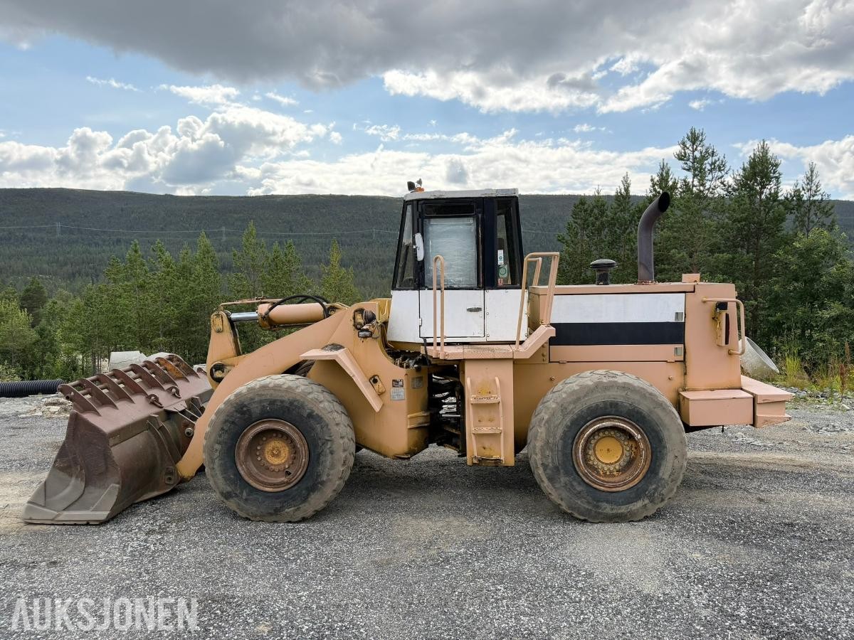 1982 TCM 870 hjullaster med skuffe