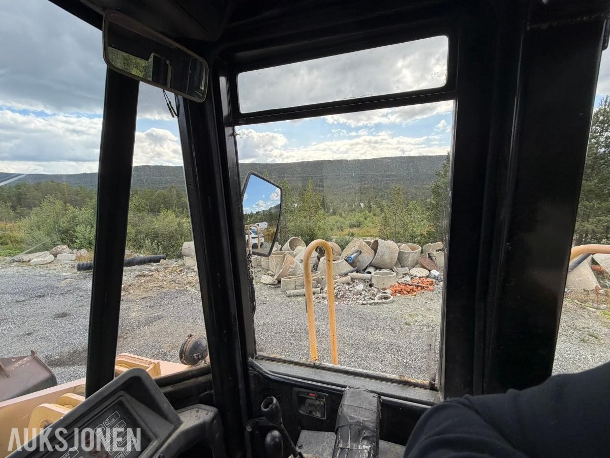 1982 TCM 870 hjullaster med skuffe