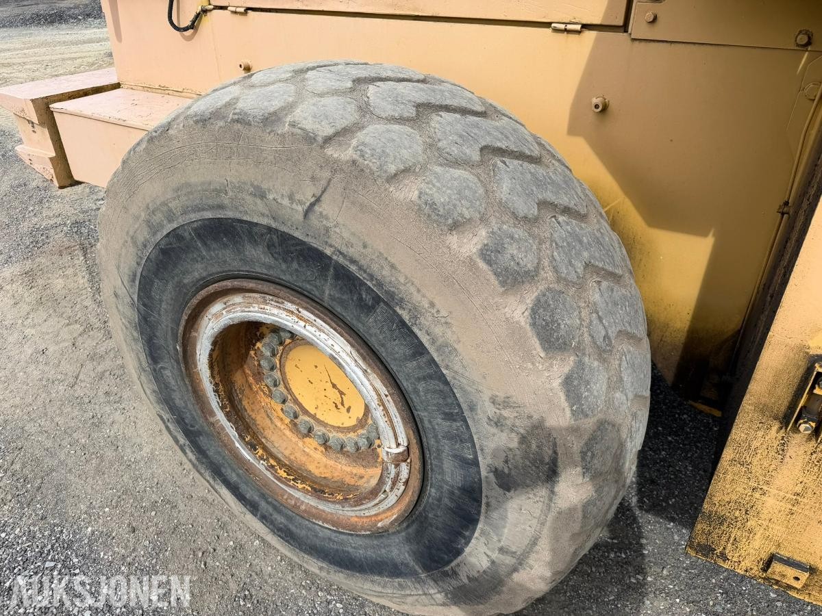 1982 TCM 870 hjullaster med skuffe