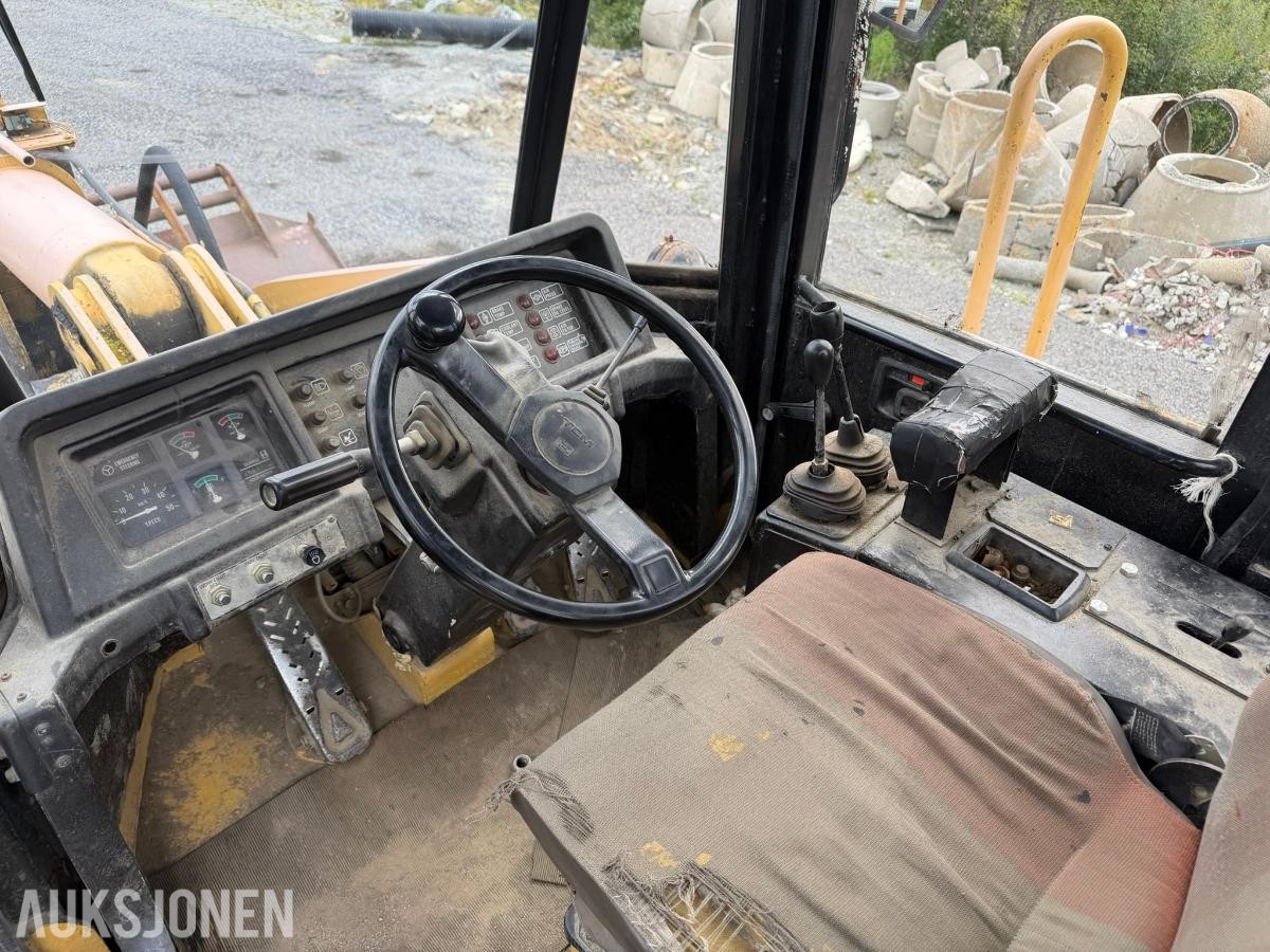 1982 TCM 870 hjullaster med skuffe