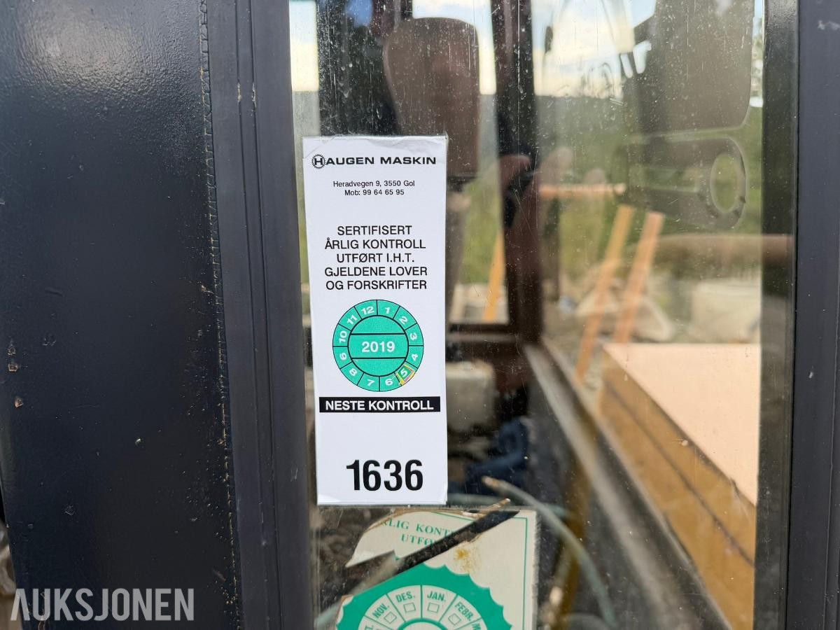1982 TCM 870 hjullaster med skuffe