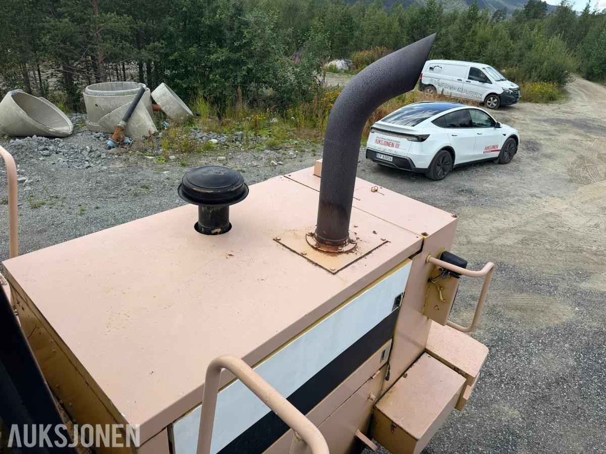 1982 TCM 870 hjullaster med skuffe