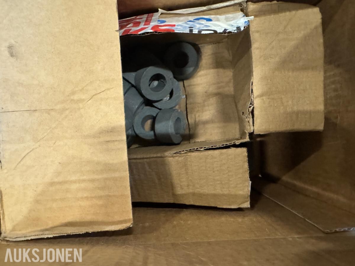 1 pall med diverse fittings - rørdeler - koblinger og pakninger