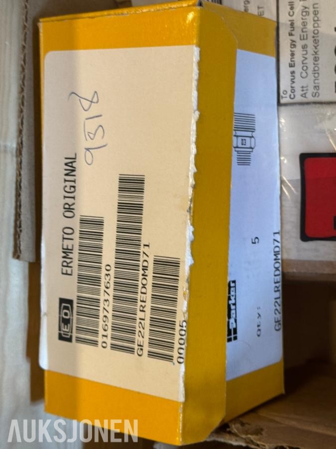 1 pall med diverse fittings - rørdeler - koblinger og pakninger
