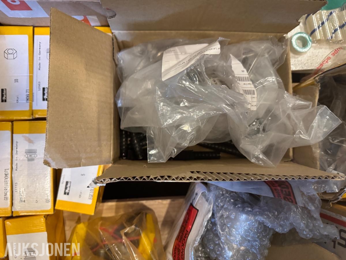 1 pall med diverse fittings - rørdeler - koblinger og pakninger