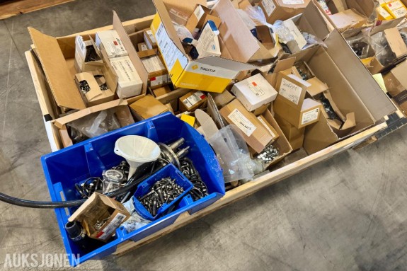 1 palle med diverse festemateriell