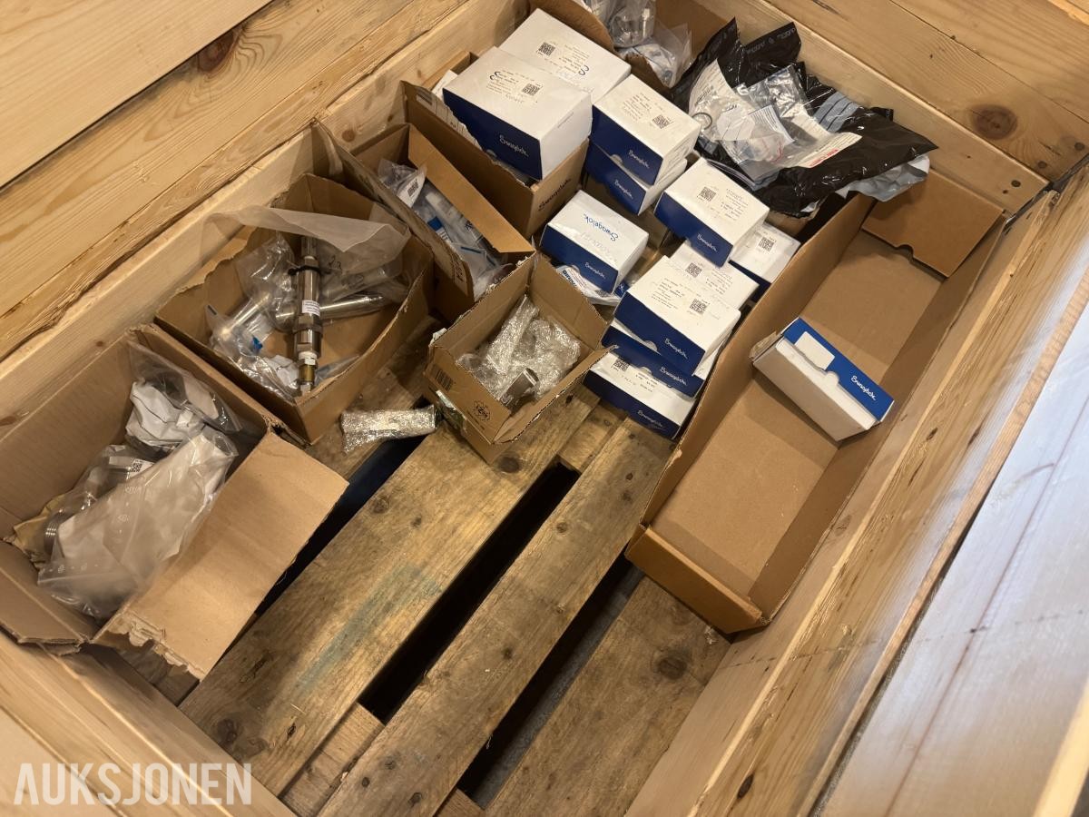 1 pall med diverse rørdeler og fittings