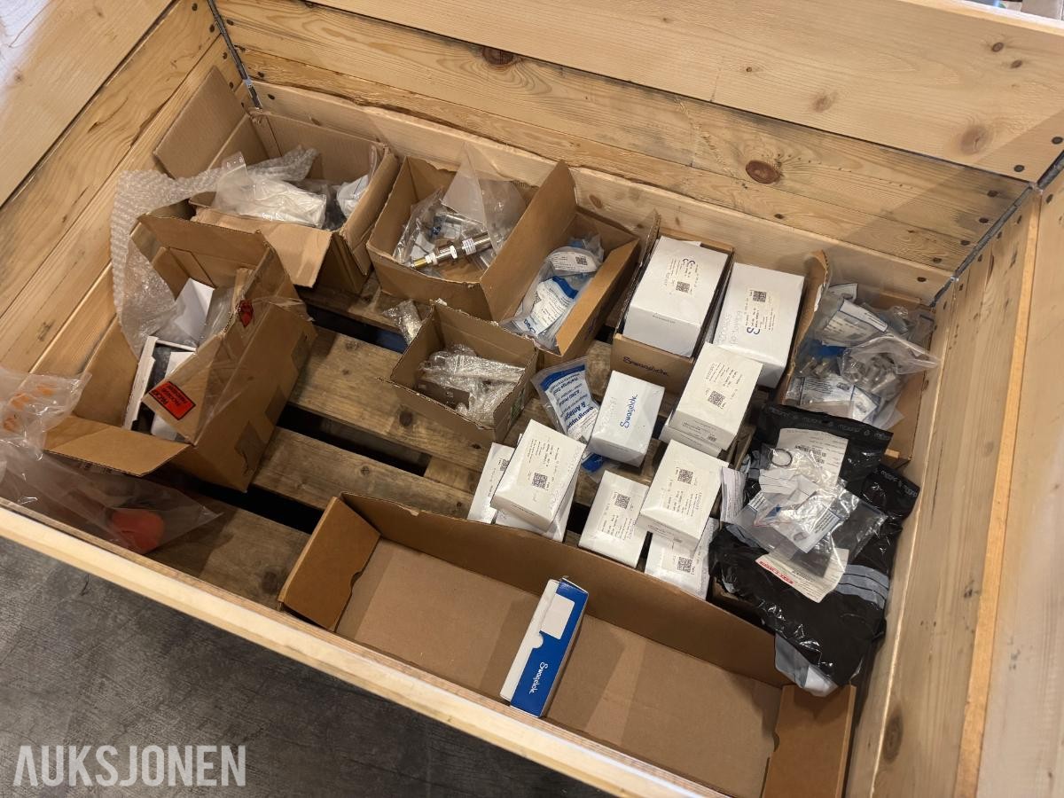 1 pall med diverse rørdeler og fittings