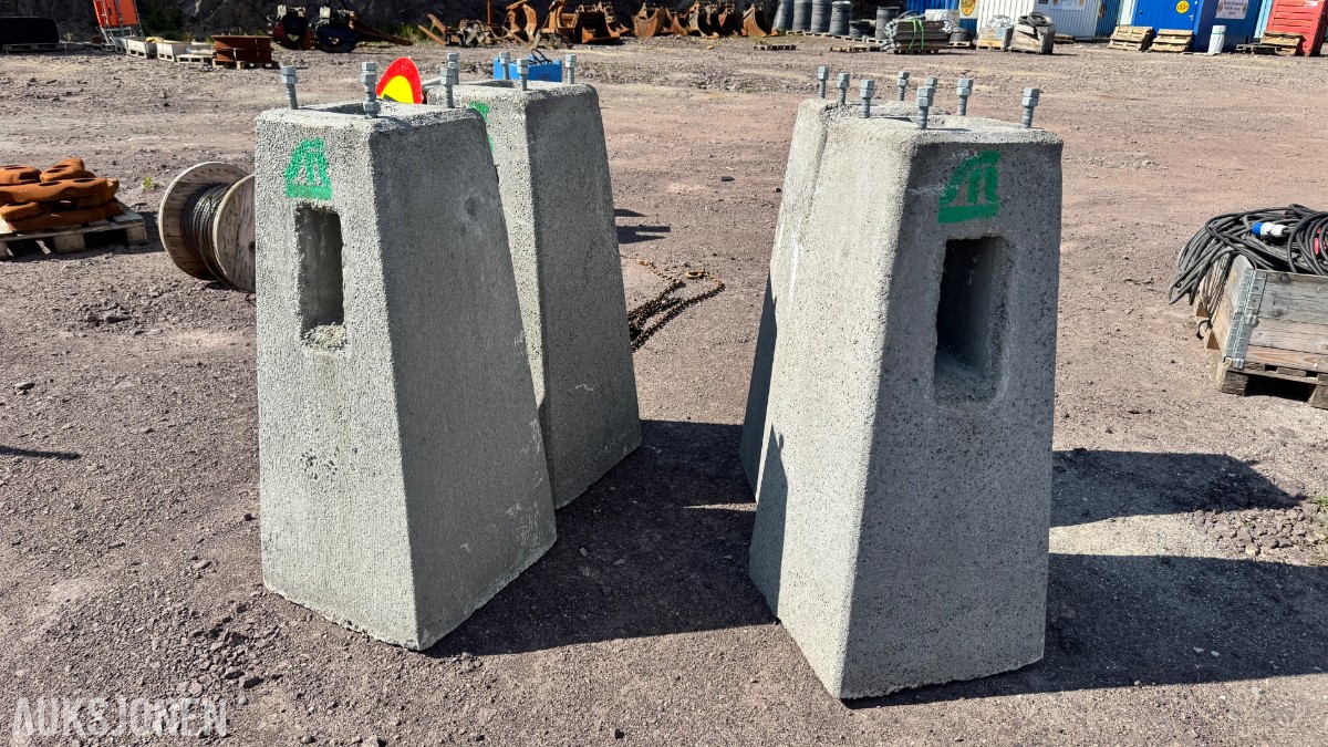 SKARPNES OG ØRSTA Fundamenter for lysmast / stolpe