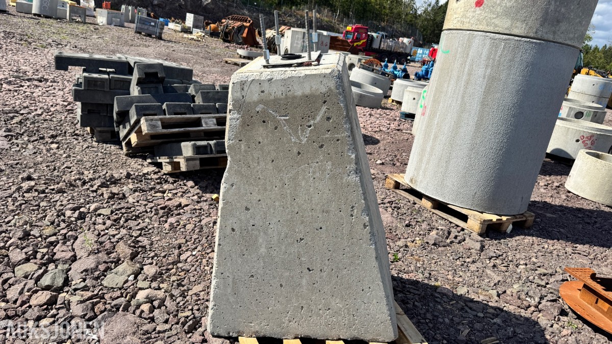SKARPNES OG ØRSTA Fundamenter for lysmast / stolpe