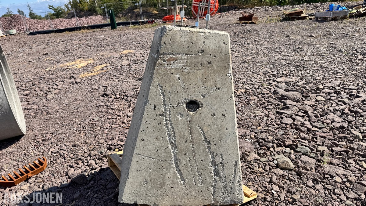 SKARPNES OG ØRSTA Fundamenter for lysmast / stolpe