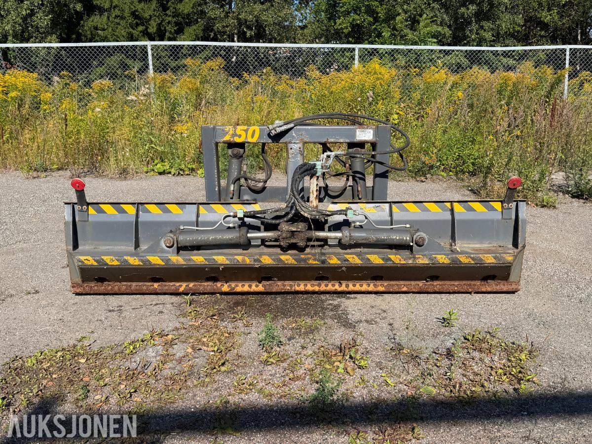 2011 Wille Isskrape til traktor