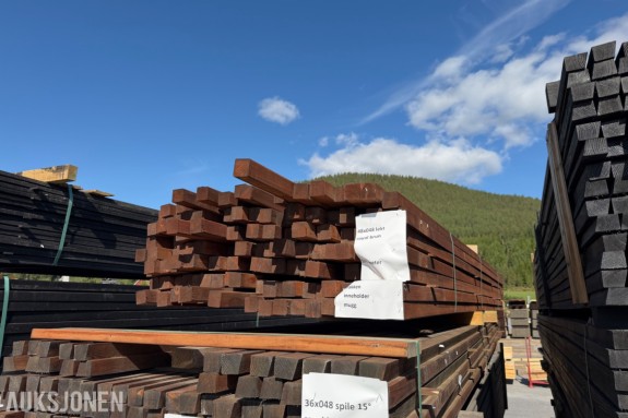 48 x 48 mm. lekt 1 sort Furu. Inneholder mugg