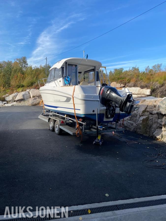2013 Beneteau Antares 680 Med Suzuki 140HK