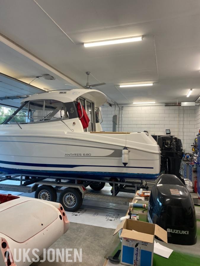 2013 Beneteau Antares 680 Med Suzuki 140HK