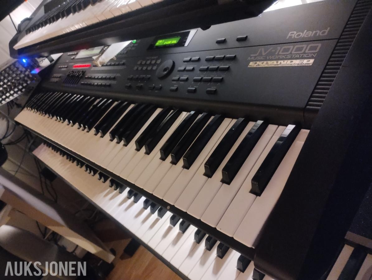 1997 Roland keyboard JV1000